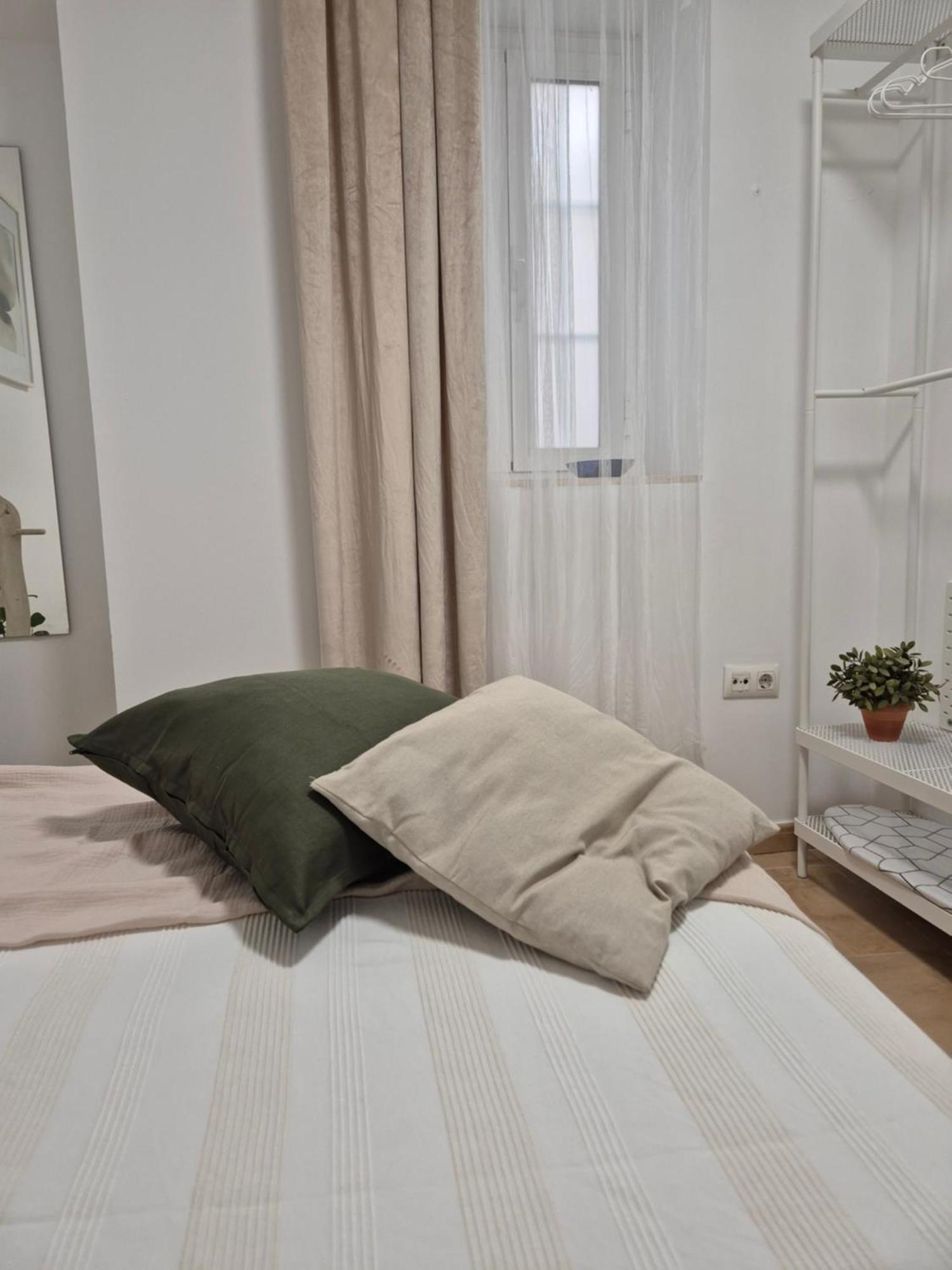 Hostfy Centro San Roman Sevilla Exteriör bild